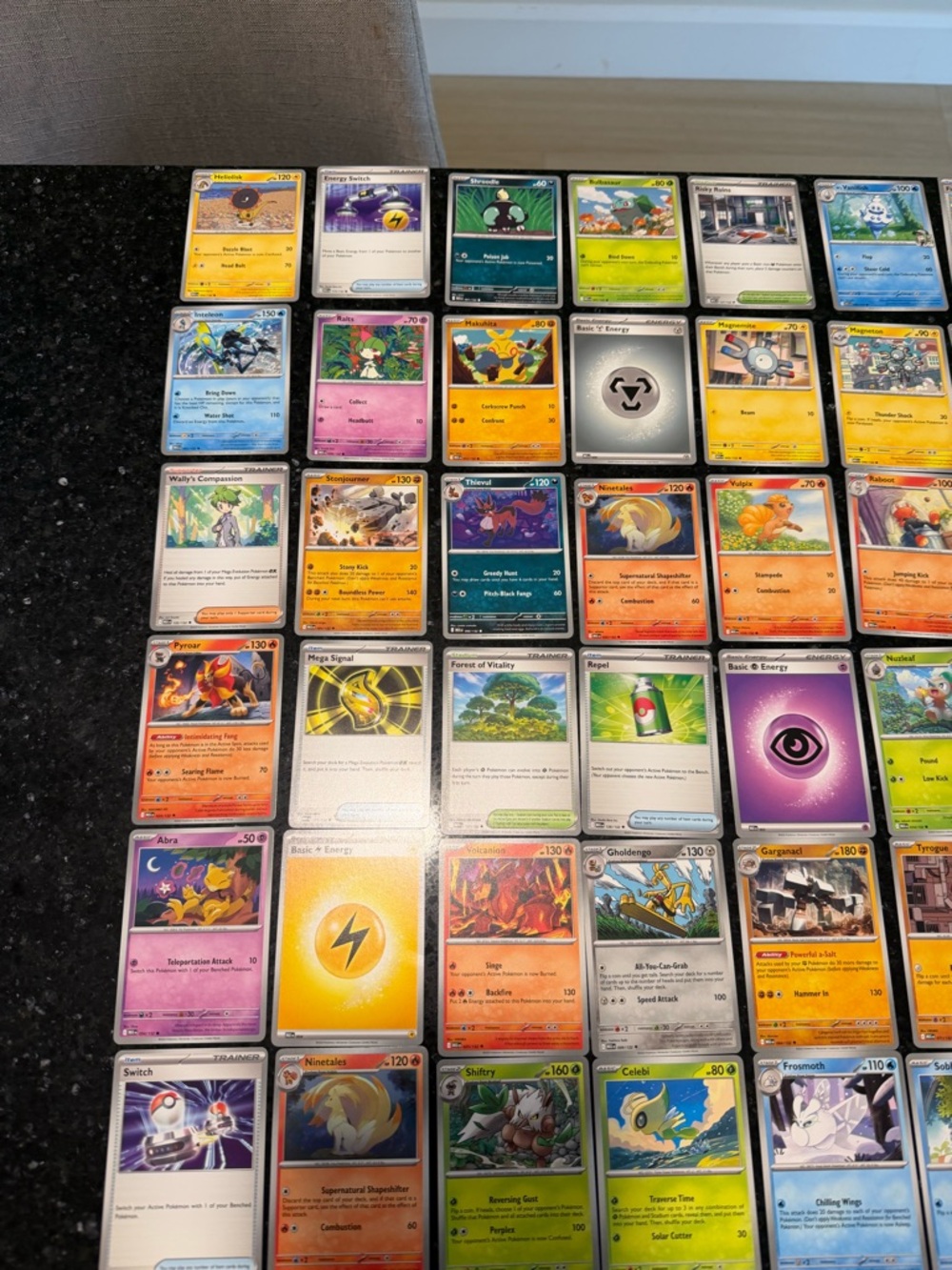 100 Pokémon Assorted Cards - Picture 2 of 9